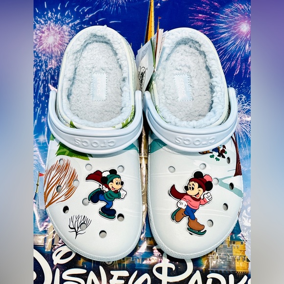 💙 Disney Christmas Holiday 2023 Crocs Mickey And Minnie Skating New with tags! - Picture 6 of 14